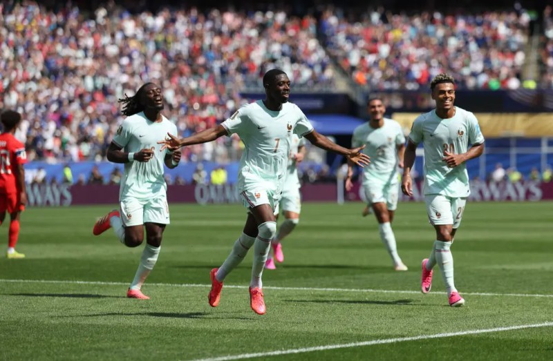 Dembele trở thành tâm điểm với màn trình diễn chói sáng
